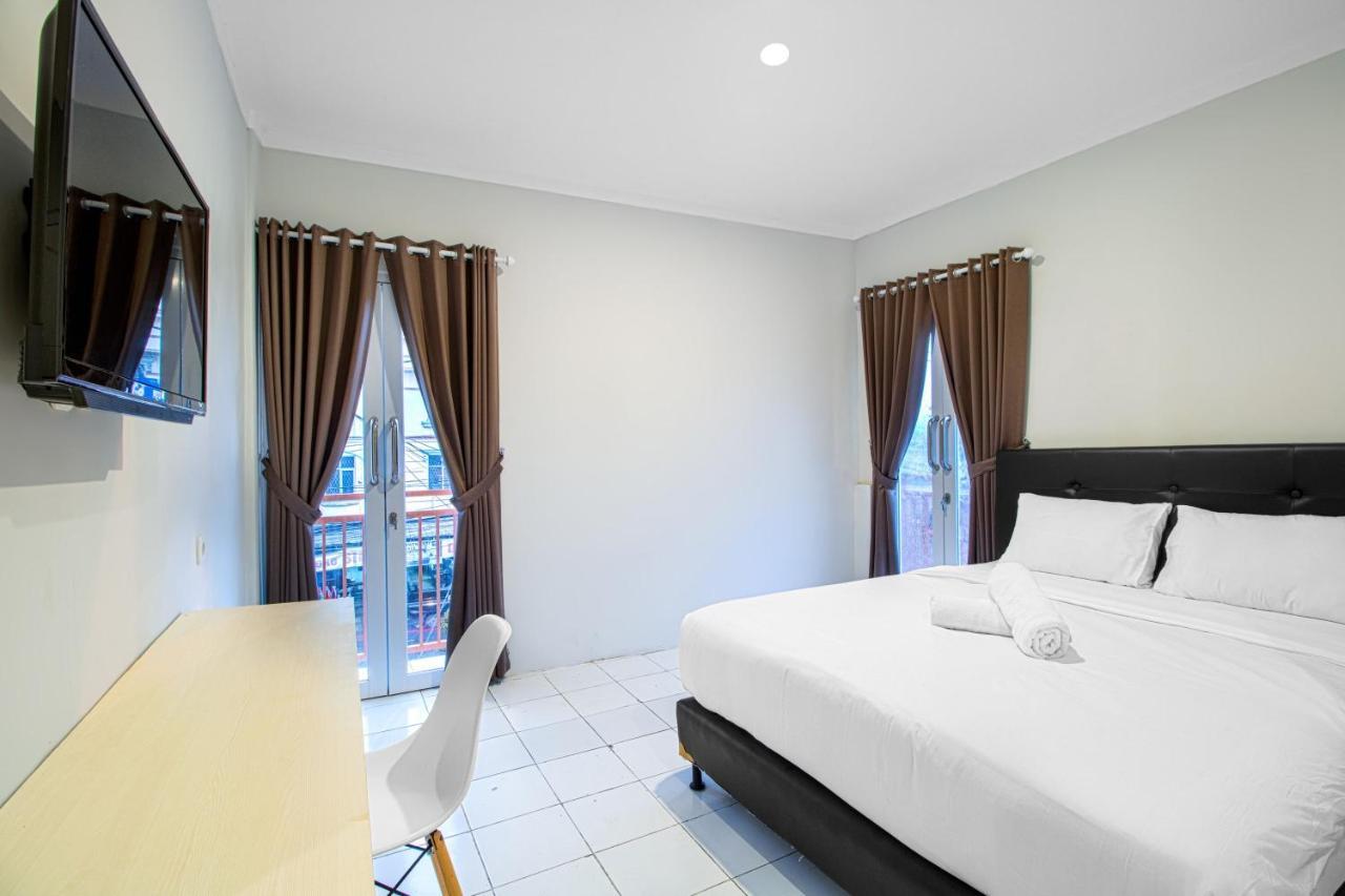 Urban24 Syariah Depok Hotel Buitenkant foto